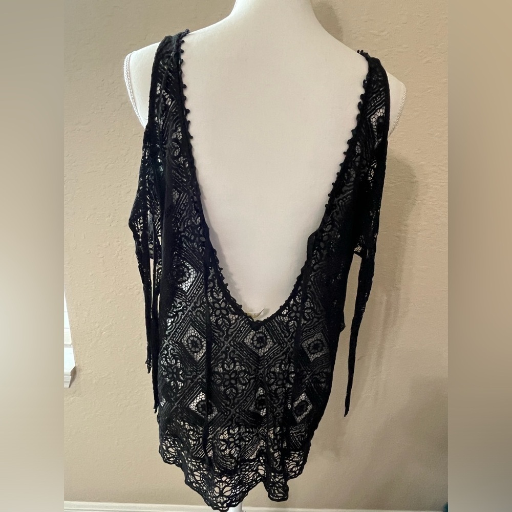 Free People ‘Geo Sands’ Cold Shoulder Lace Top - Picture 6 of 9